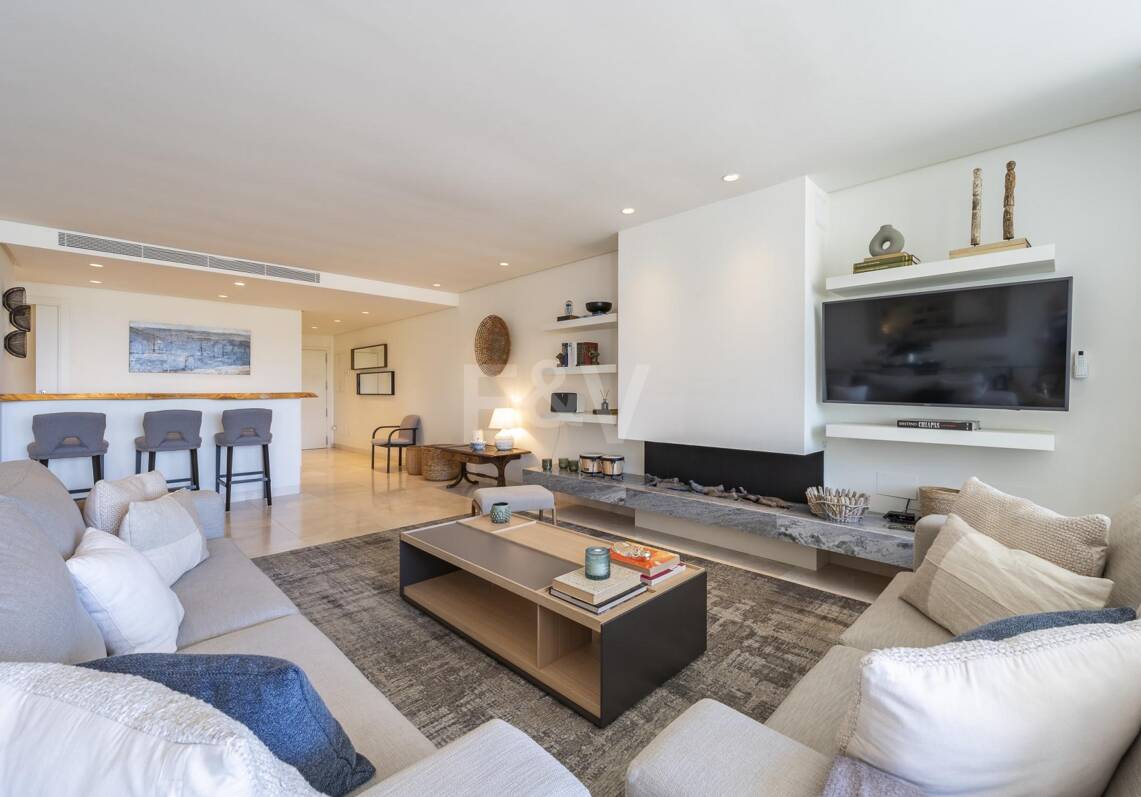 Ático dúplex elegante en Marina Puente Romano
