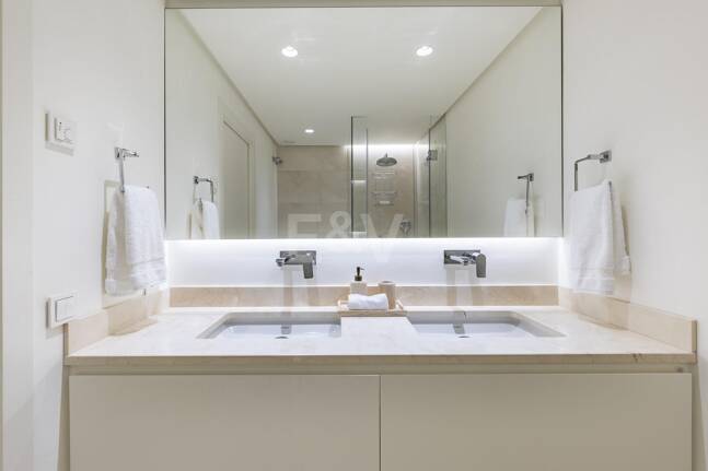 Ático dúplex elegante en Marina Puente Romano