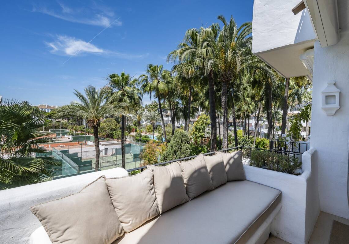 Ático dúplex elegante en Marina Puente Romano