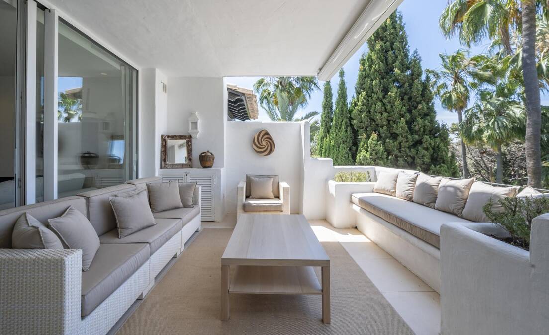 Situé au sein de la prestigieuse Marina Puente Romano sur le Golden Mile de Marbella, ce penthouse duplex exceptionnel offre...