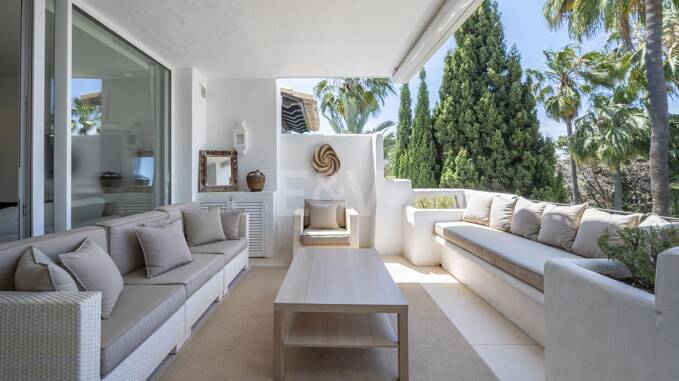 Ático dúplex elegante en Marina Puente Romano