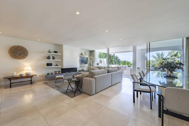 Ático dúplex elegante en Marina Puente Romano