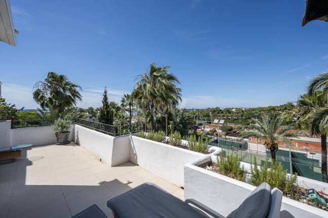 Ático dúplex elegante en Marina Puente Romano
