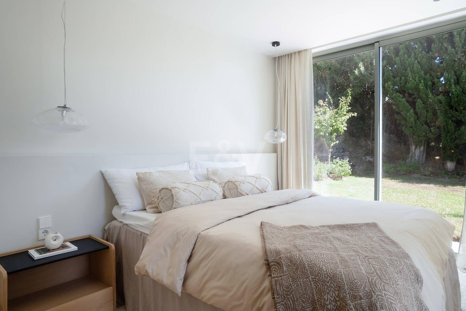 Eine moderne Villa im französisch-mediterranen Stil mit atemberaubendem Blick in Nueva Andalucía