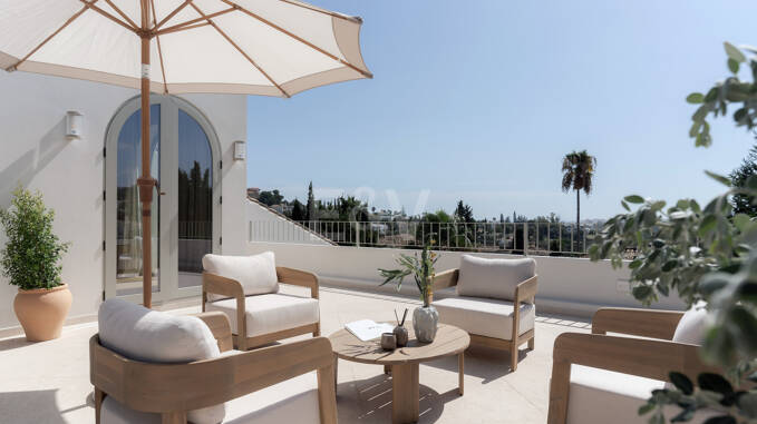 Villa moderna de estilo mediterráneo francés con impresionantes vistas en Nueva Andalucía