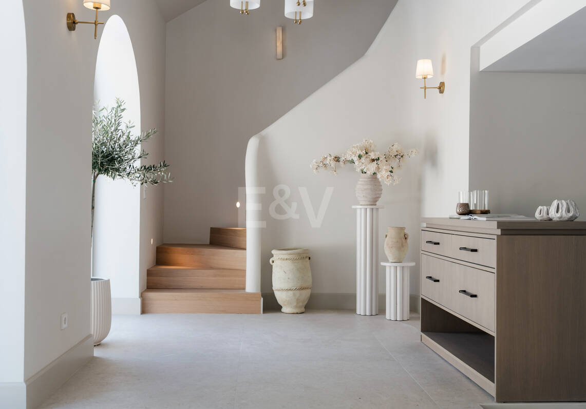 Eine moderne Villa im französisch-mediterranen Stil mit atemberaubendem Blick in Nueva Andalucía
