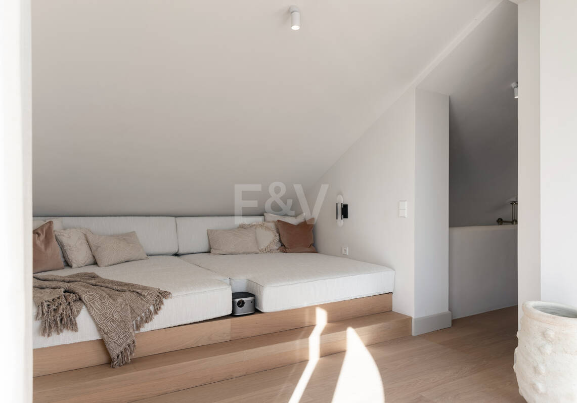 Eine moderne Villa im französisch-mediterranen Stil mit atemberaubendem Blick in Nueva Andalucía