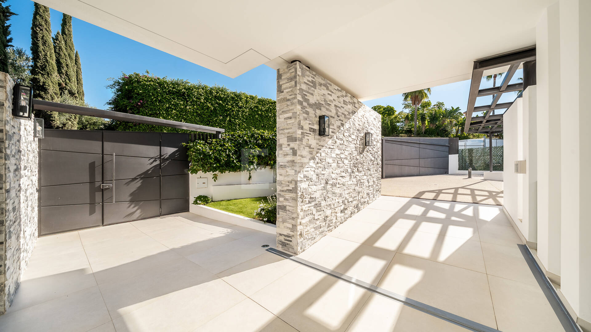 Villa contemporánea de lujo en Las Lomas del Marbella Club, Milla de Oro de Marbella