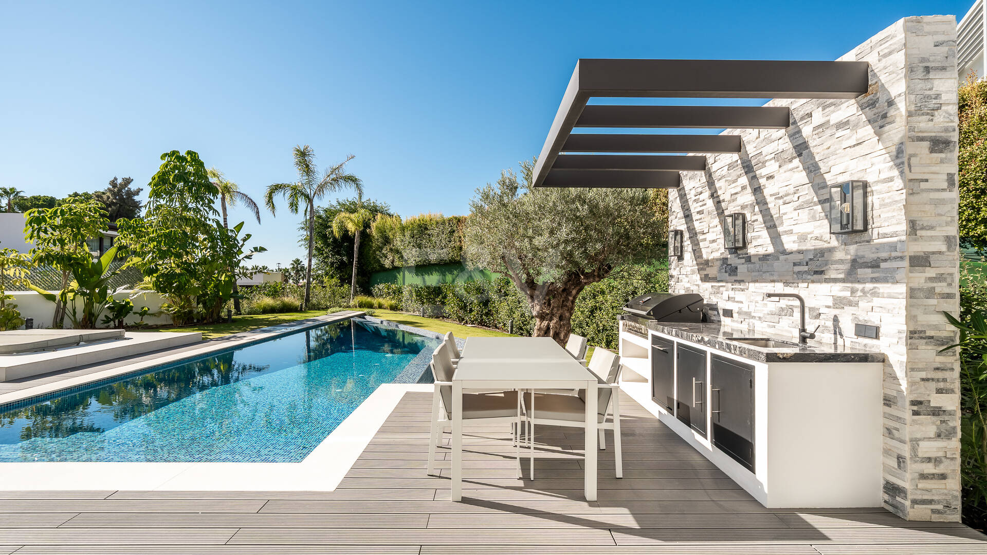 Villa contemporánea de lujo en Las Lomas del Marbella Club, Milla de Oro de Marbella