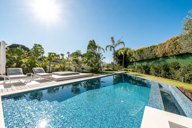Villa contemporánea de lujo en Las Lomas del Marbella Club, Milla de Oro de Marbella