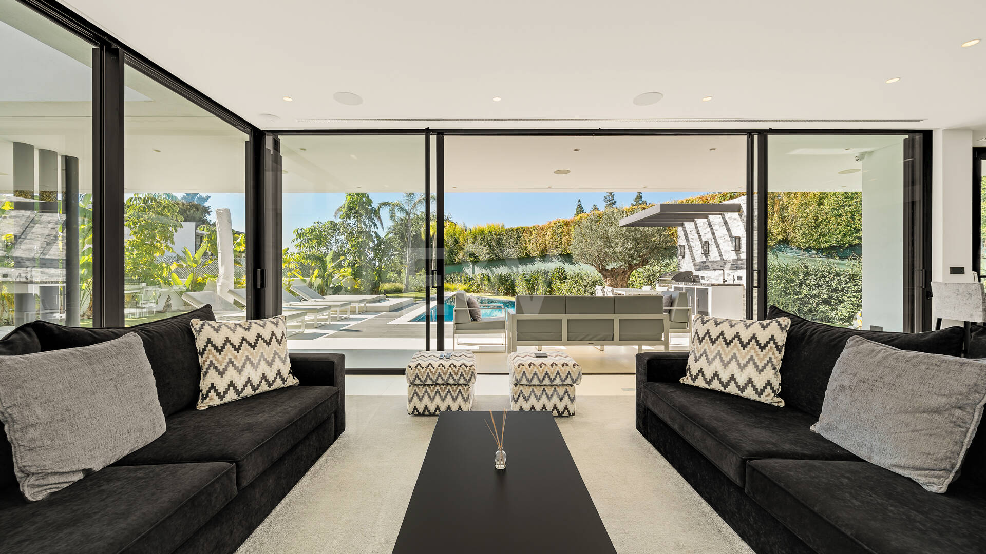Villa contemporánea de lujo en Las Lomas del Marbella Club, Milla de Oro de Marbella