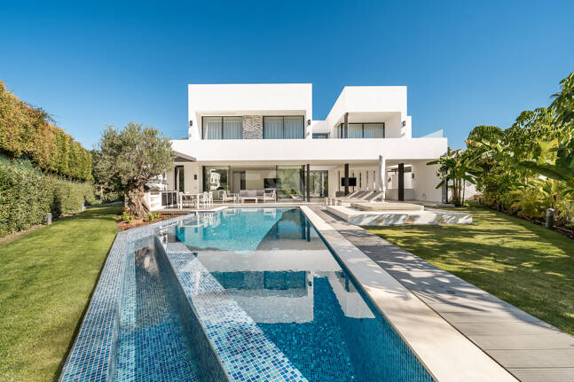 Villa contemporánea de lujo en Las Lomas del Marbella Club, Milla de Oro de Marbella