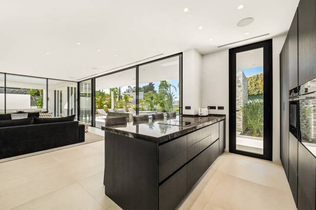 Villa contemporánea de lujo en Las Lomas del Marbella Club, Milla de Oro de Marbella