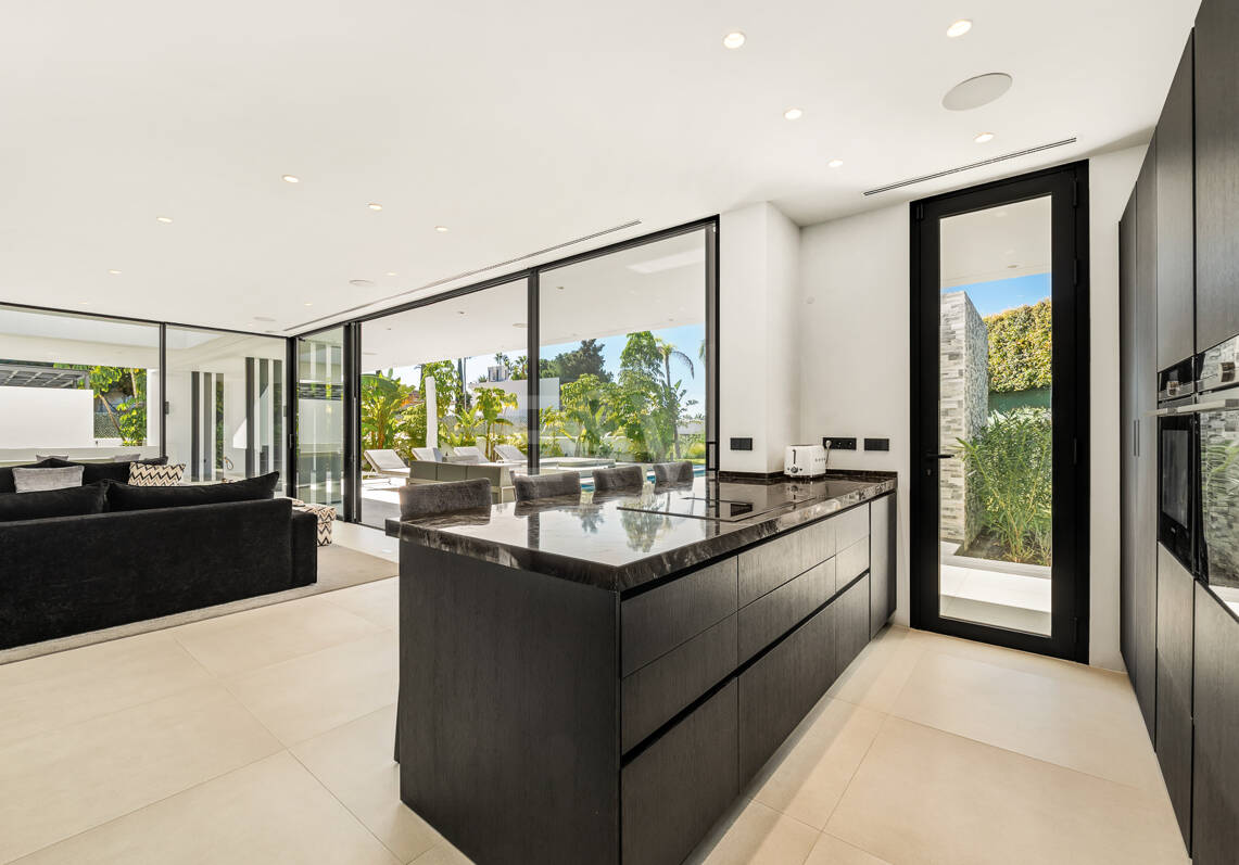Villa contemporánea de lujo en Las Lomas del Marbella Club, Milla de Oro de Marbella