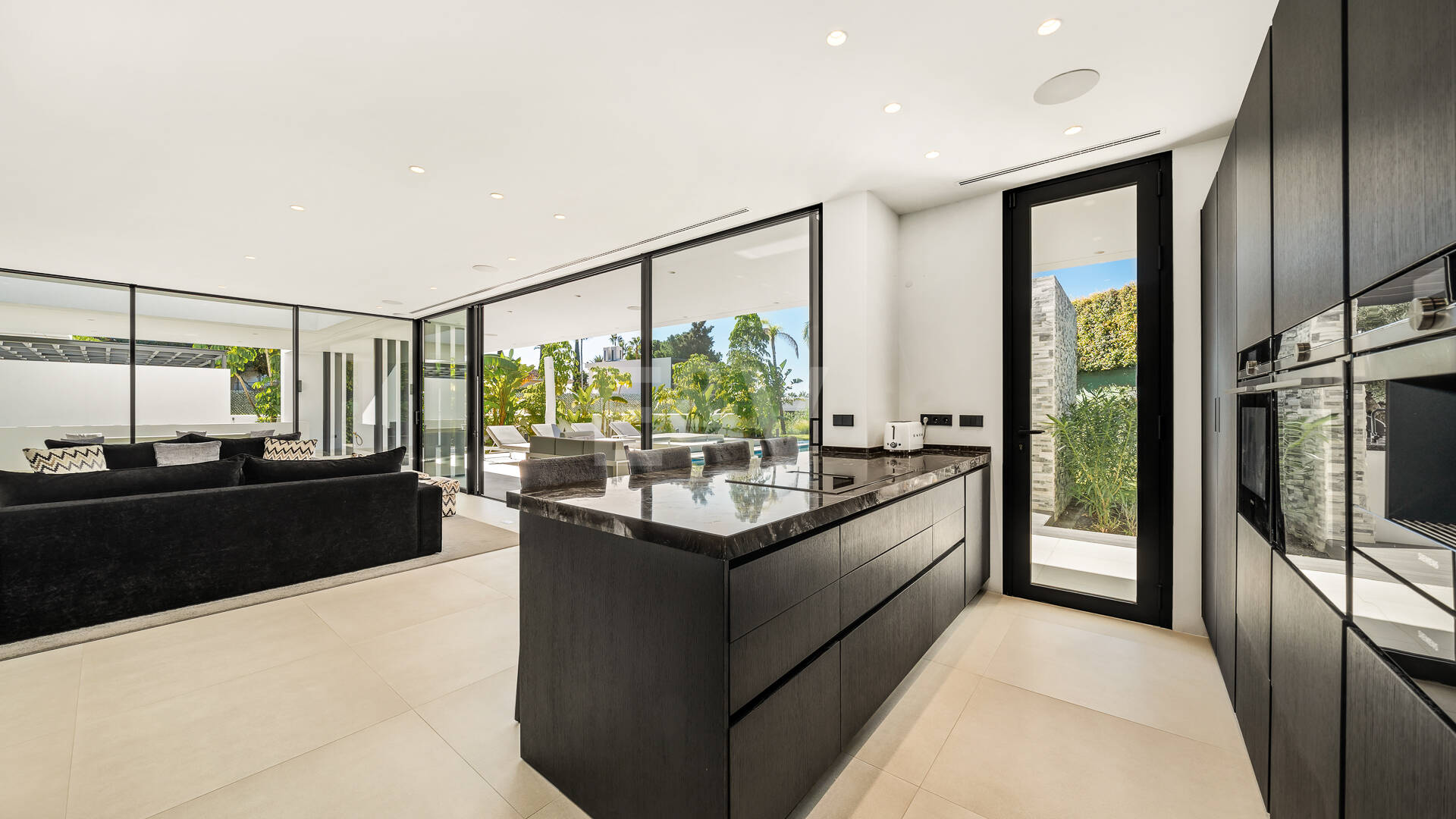 Villa contemporánea de lujo en Las Lomas del Marbella Club, Milla de Oro de Marbella