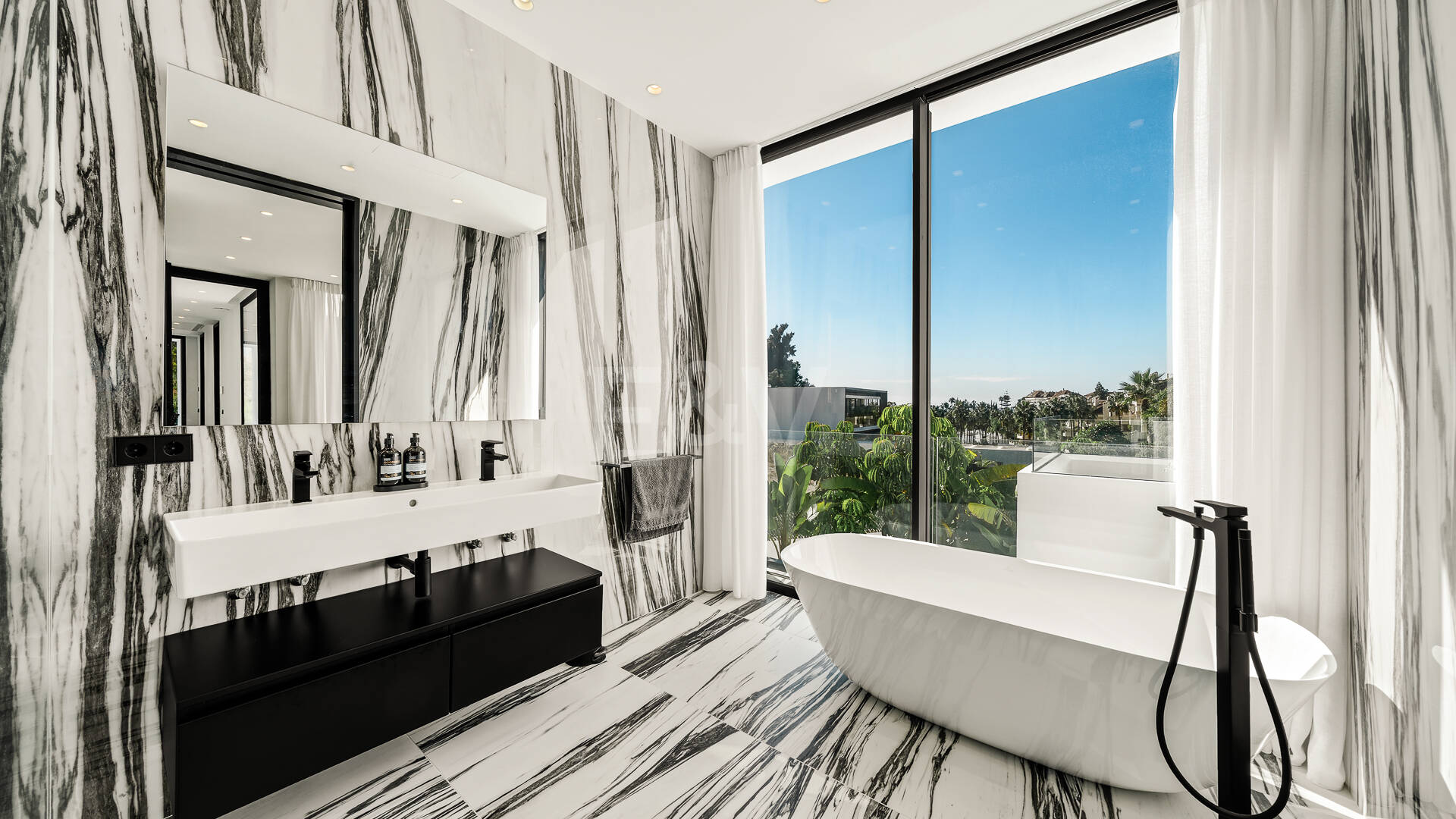 Villa contemporánea de lujo en Las Lomas del Marbella Club, Milla de Oro de Marbella