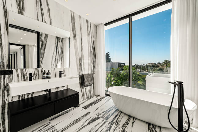 Villa contemporánea de lujo en Las Lomas del Marbella Club, Milla de Oro de Marbella