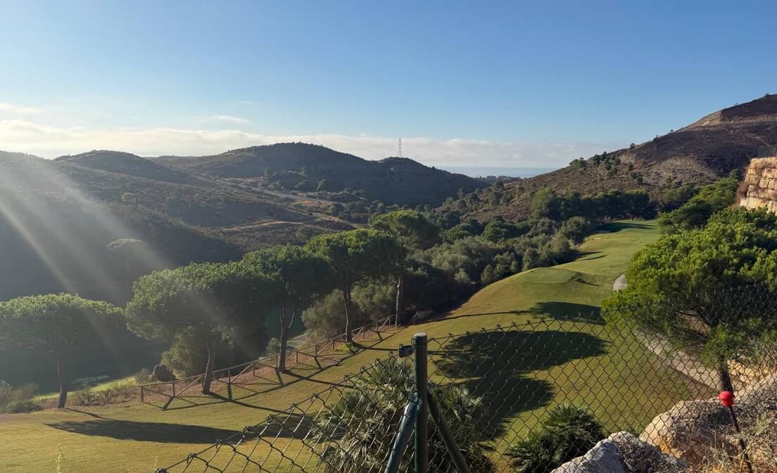 Plot till salu i Marbella Club Golf Resort, Benahavis. Dimensions: 4040m&sup2; plot.