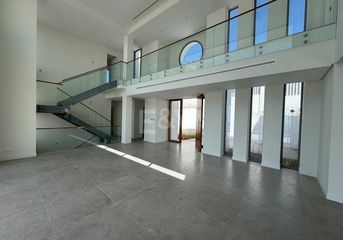 Zeitgenössische Neubauvilla mit Panoramablick aufs Meer in Los Arqueros