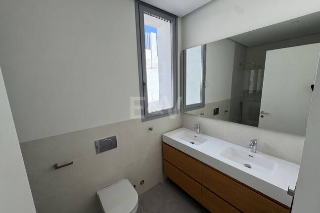 Zeitgenössische Neubauvilla mit Panoramablick aufs Meer in Los Arqueros