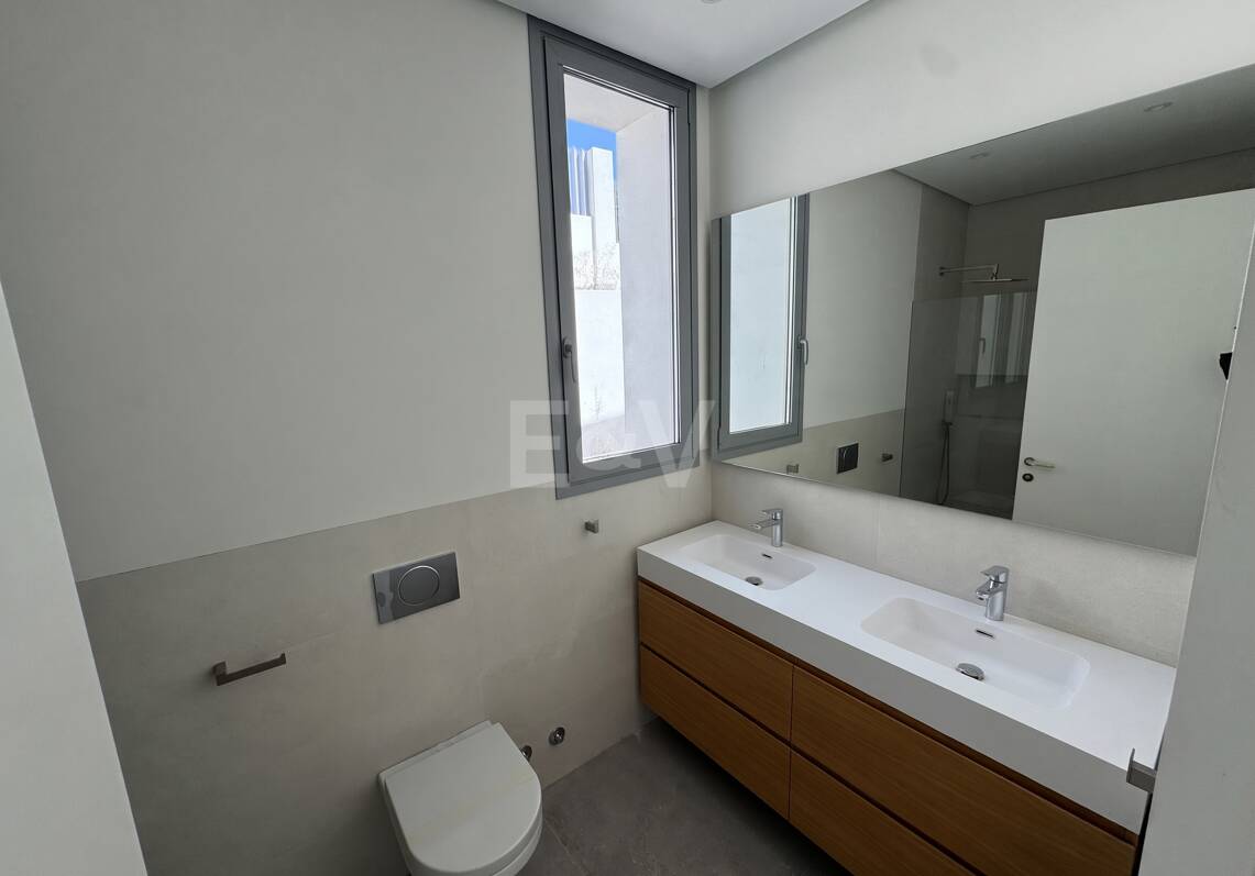 Zeitgenössische Neubauvilla mit Panoramablick aufs Meer in Los Arqueros