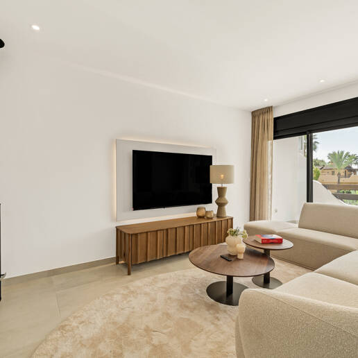 Casa adosada de diseño elegante con solárium en la azotea en la Milla de Oro