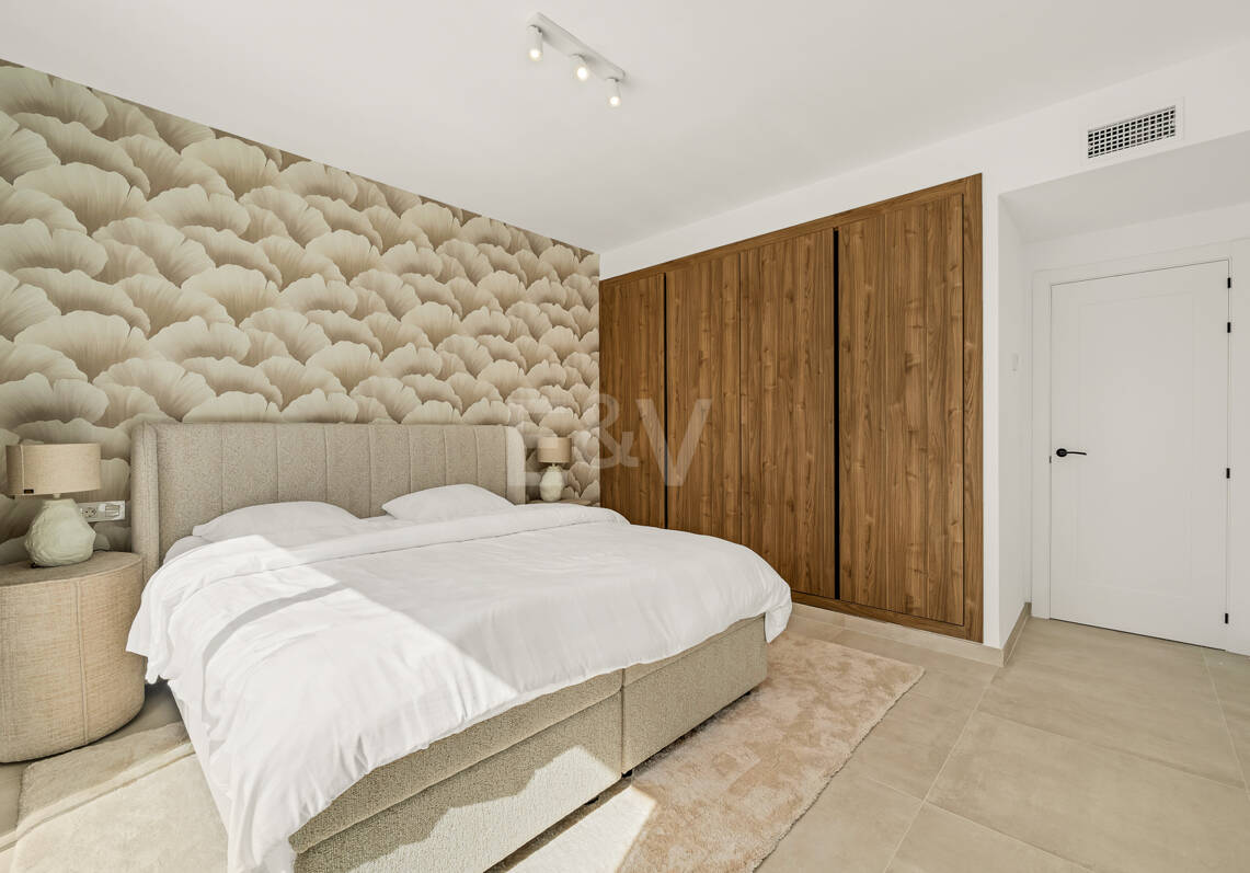 Casa adosada de diseño elegante con solárium en la azotea en la Milla de Oro