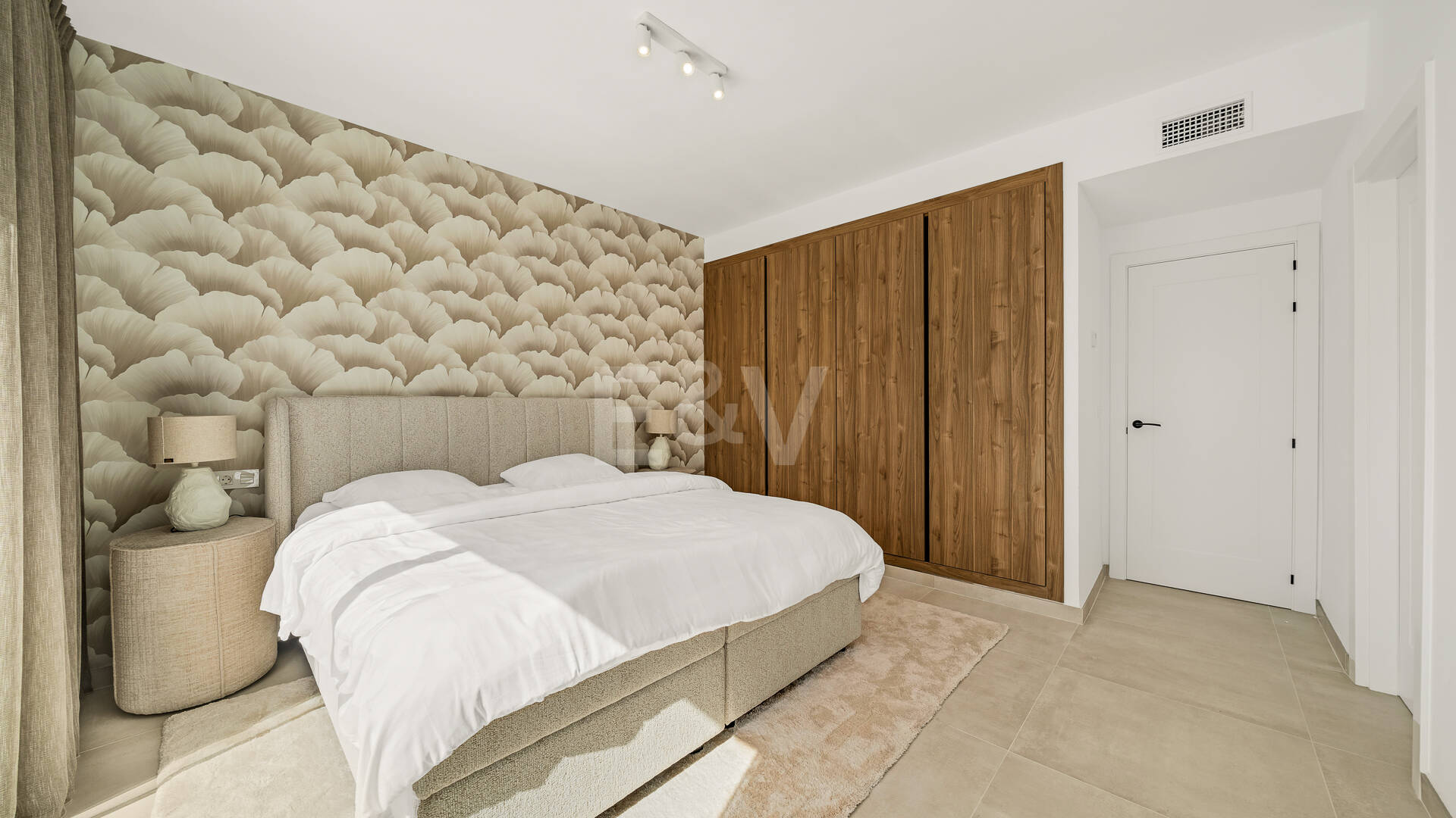 Casa adosada de diseño elegante con solárium en la azotea en la Milla de Oro