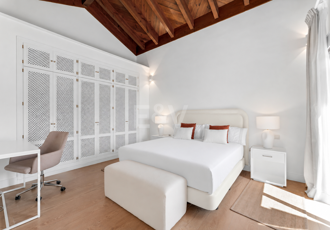Fully Modernised Beachside Penthouse in Elviria