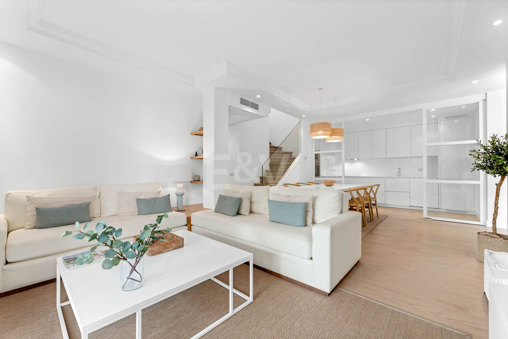 Fully Modernised Beachside Penthouse in Elviria