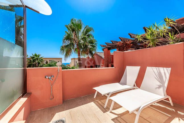 Fully Modernised Beachside Penthouse in Elviria