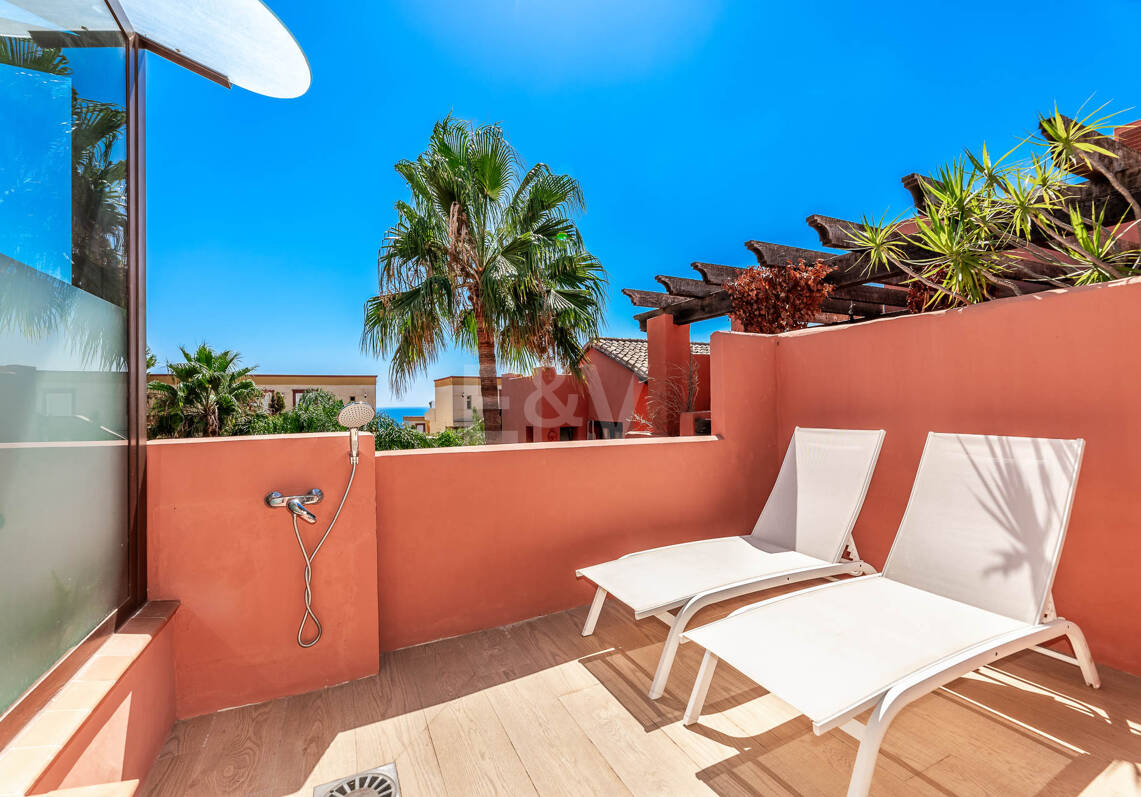 Fully Modernised Beachside Penthouse in Elviria