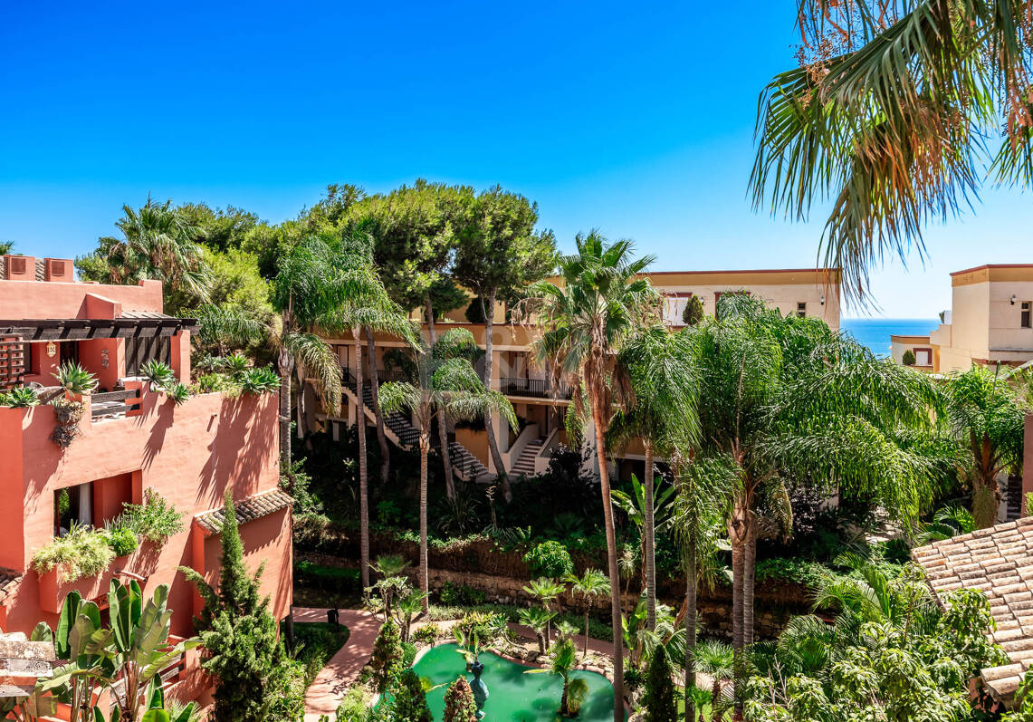 Fully Modernised Beachside Penthouse in Elviria