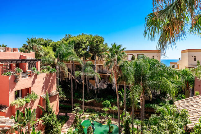 Fully Modernised Beachside Penthouse in Elviria