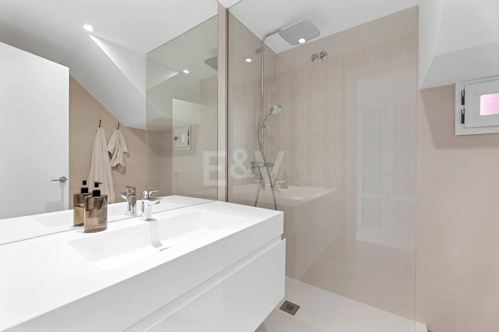 Fully Modernised Beachside Penthouse in Elviria
