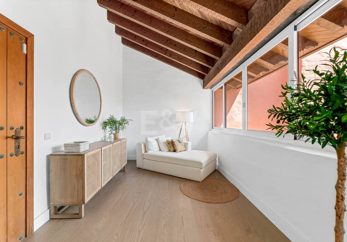 Fully Modernised Beachside Penthouse in Elviria