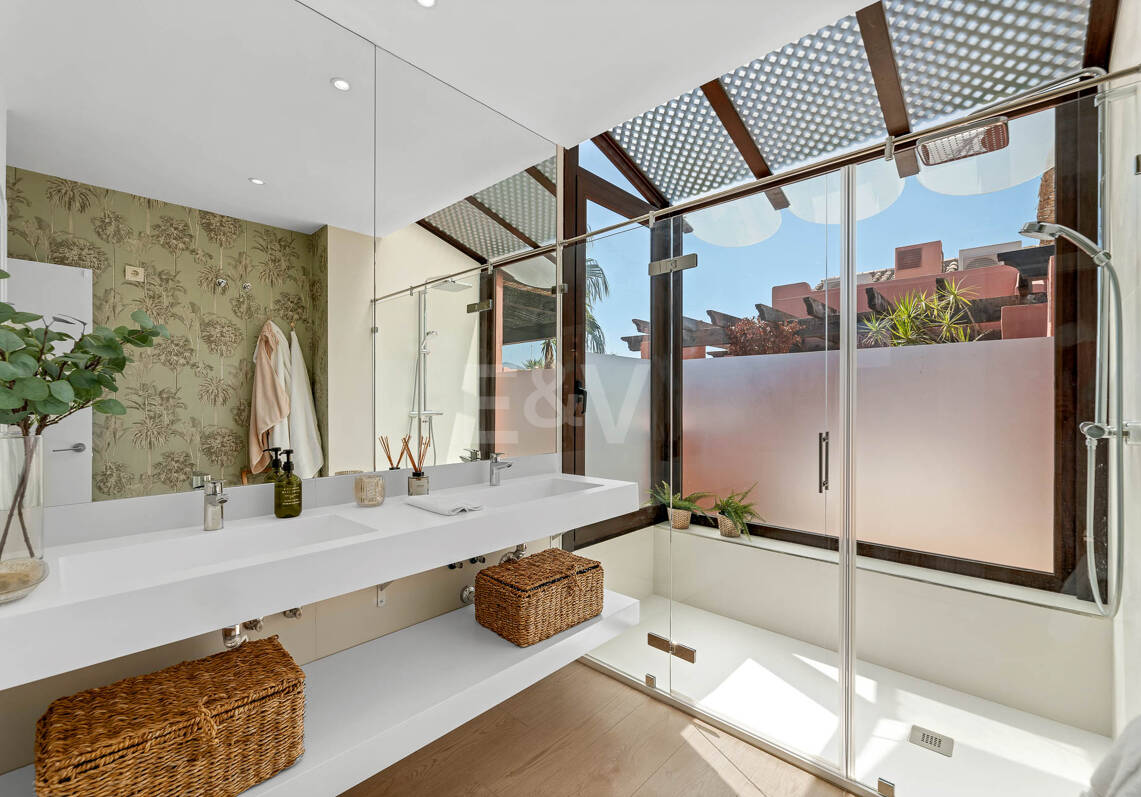 Fully Modernised Beachside Penthouse in Elviria