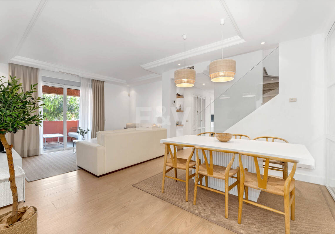 Fully Modernised Beachside Penthouse in Elviria