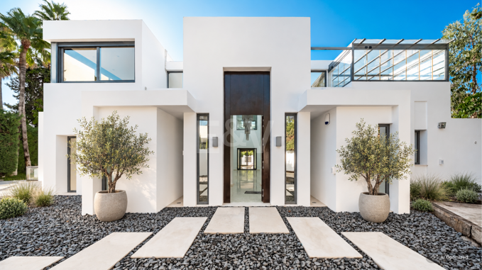 Contemporary Villa with Panoramic Sea Views near Marbella Club on the Golden Mile