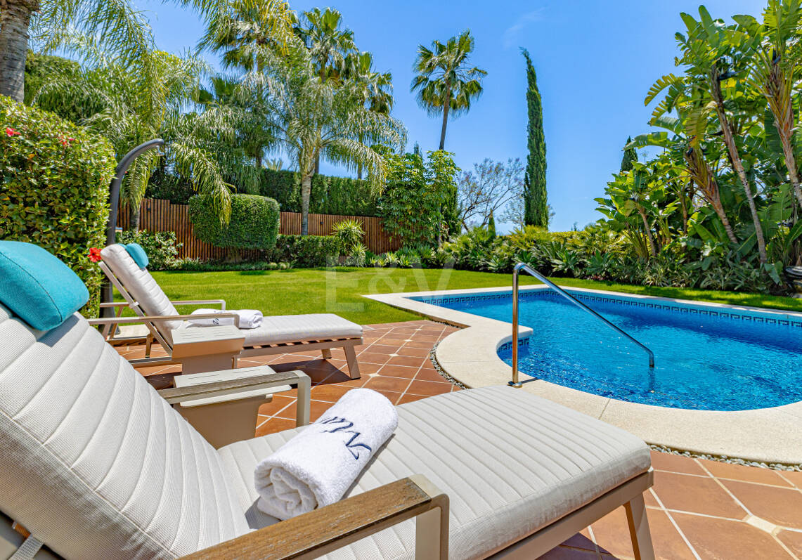 Luxurious Timeless Residence with Panoramic Sea Views in Los Flamingos