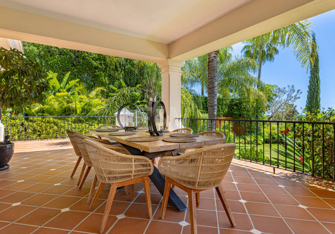 Luxurious Timeless Residence with Panoramic Sea Views in Los Flamingos