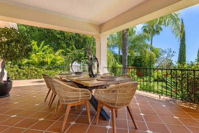 Luxurious Timeless Residence with Panoramic Sea Views in Los Flamingos