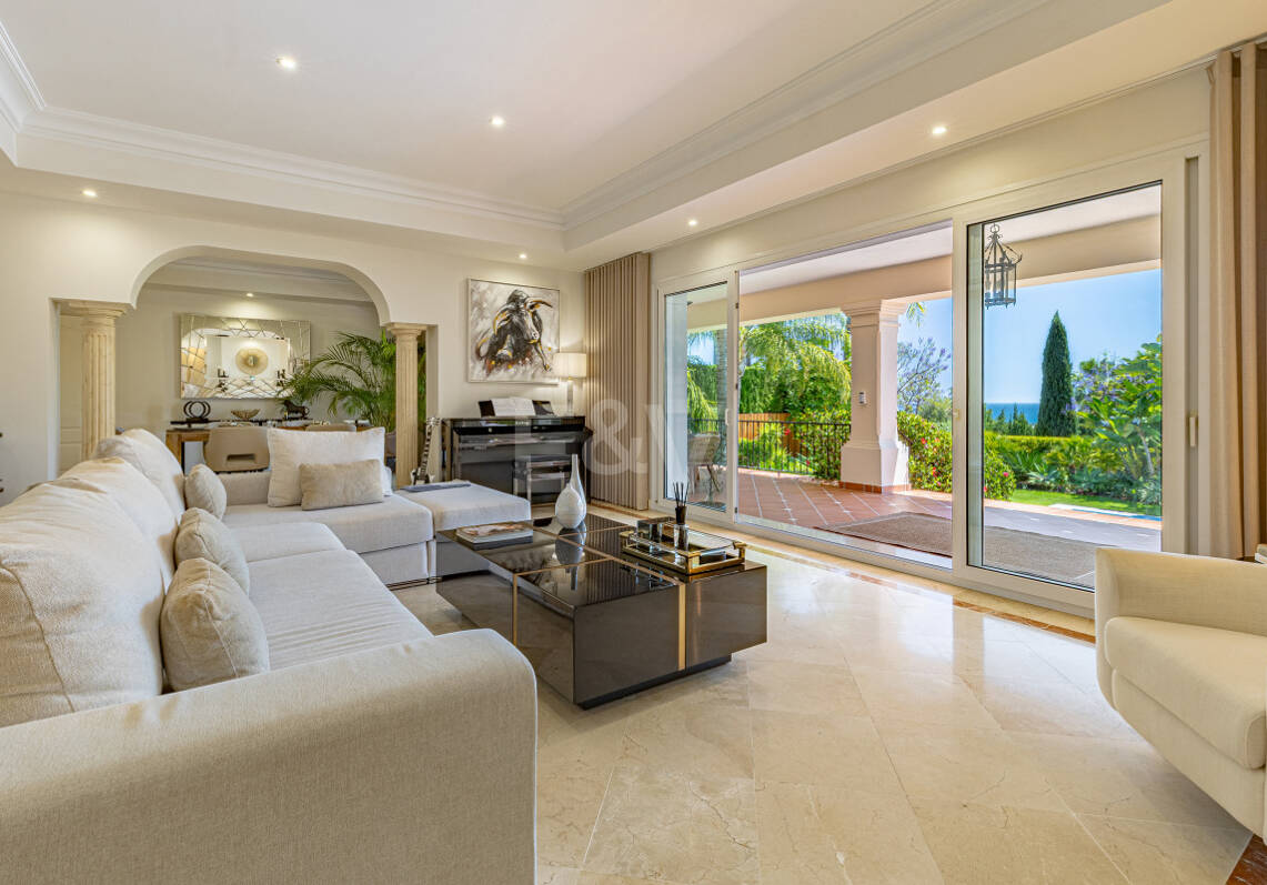 Luxurious Timeless Residence with Panoramic Sea Views in Los Flamingos