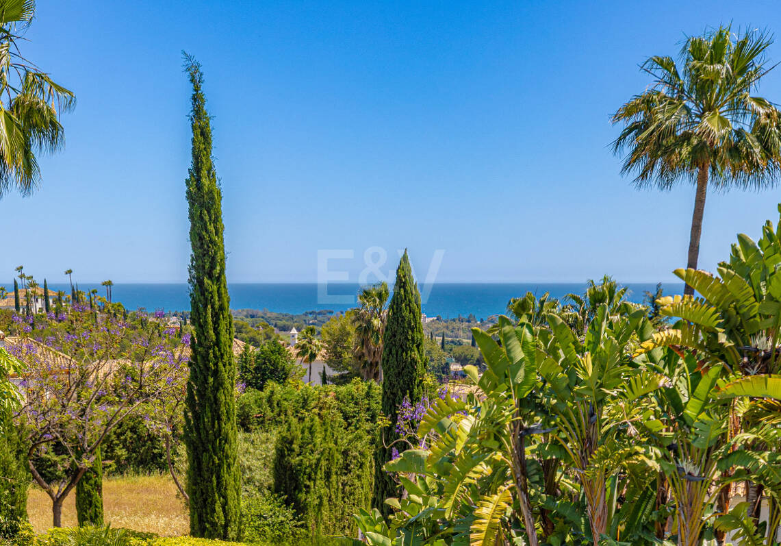 Luxurious Timeless Residence with Panoramic Sea Views in Los Flamingos