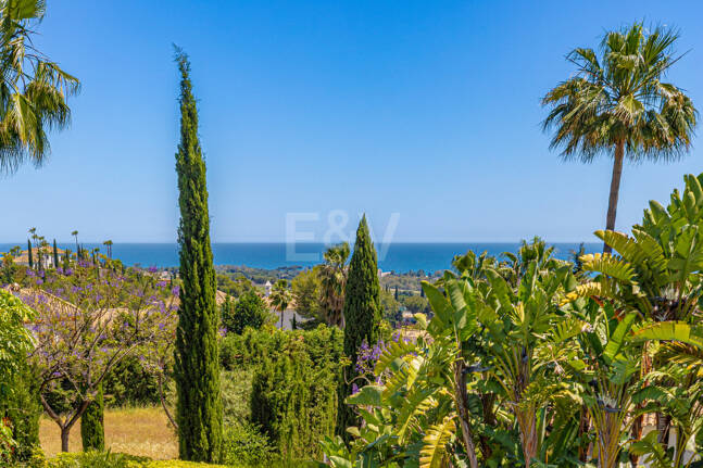 Luxurious Timeless Residence with Panoramic Sea Views in Los Flamingos