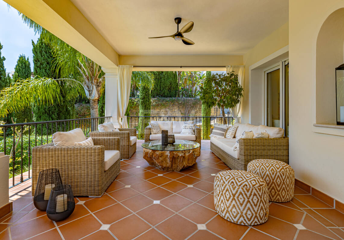 Luxurious Timeless Residence with Panoramic Sea Views in Los Flamingos