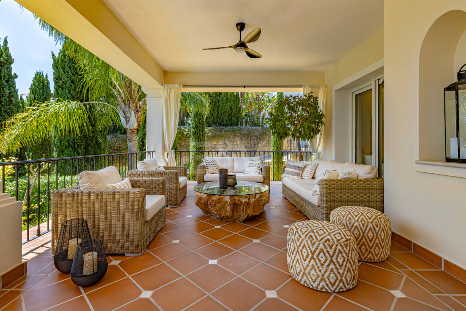 Luxurious Timeless Residence with Panoramic Sea Views in Los Flamingos