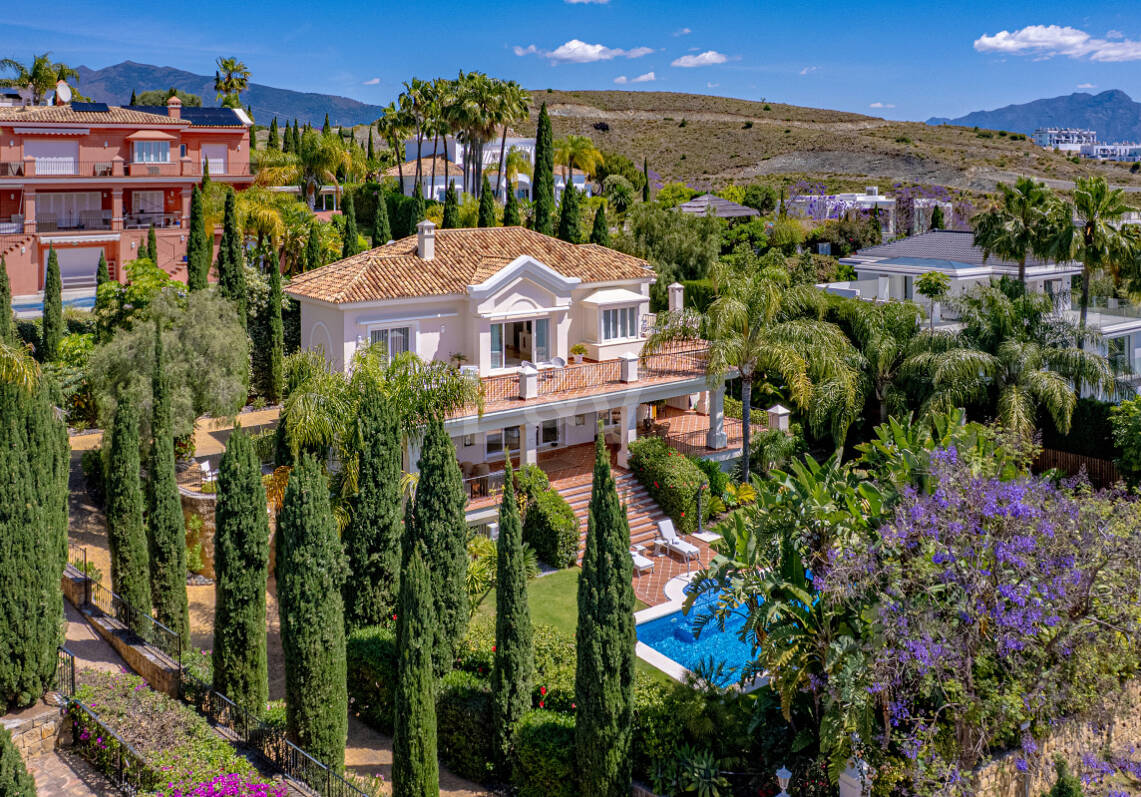 Luxurious Timeless Residence with Panoramic Sea Views in Los Flamingos