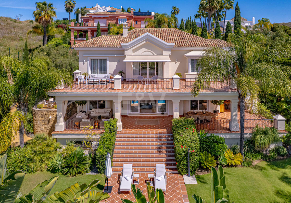Luxurious Timeless Residence with Panoramic Sea Views in Los Flamingos
