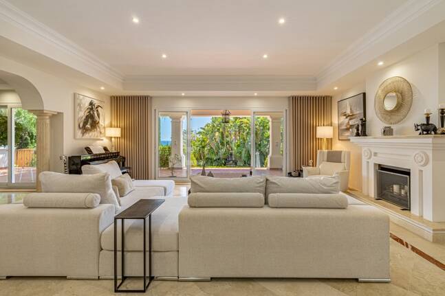 Luxurious Timeless Residence with Panoramic Sea Views in Los Flamingos